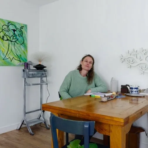 Julie Ferey dans son cabinet